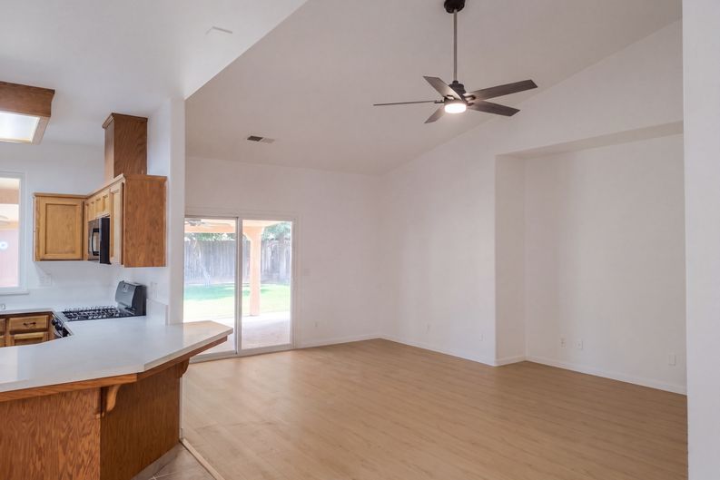 Photo 3 of 29 of 5333 W Norwich Ave, Fresno, CA