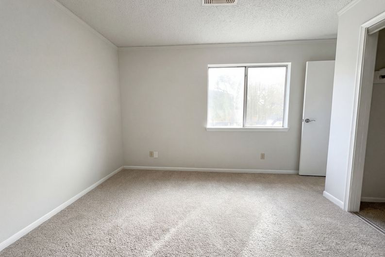 Photo 11 of 16 of 12300 Brookglade Cir, Houston, TX