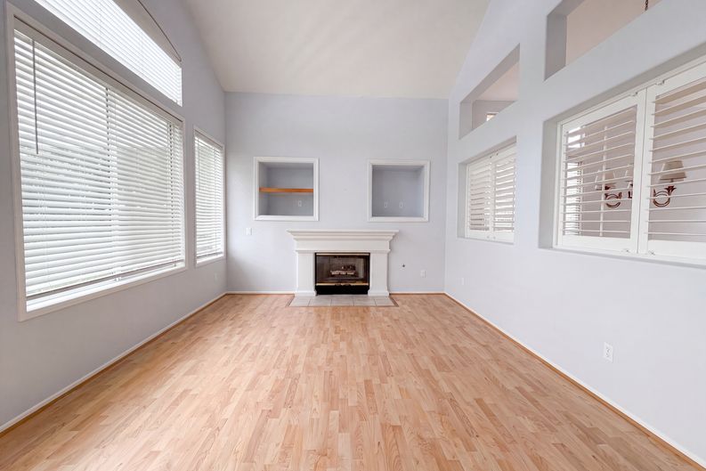 Photo 3 of 30 of 23608 Ashwood Pl, Valencia, CA