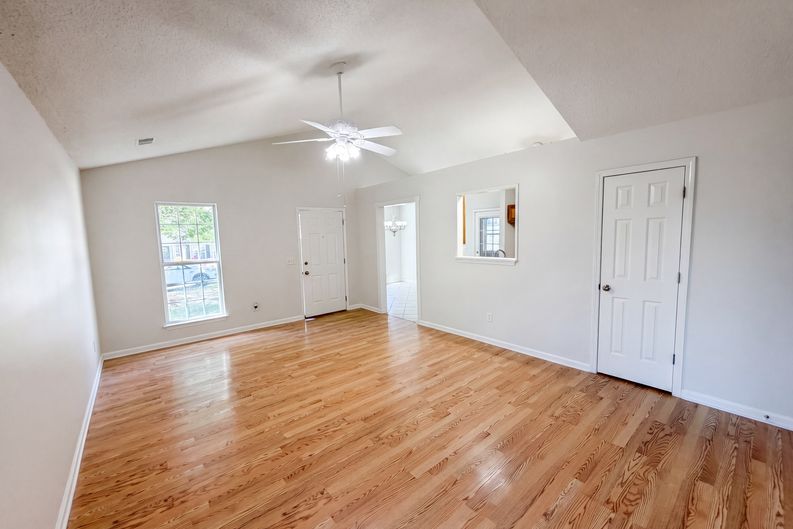 Photo 8 of 18 of 109 Crown Colony Ct, Lexington, SC