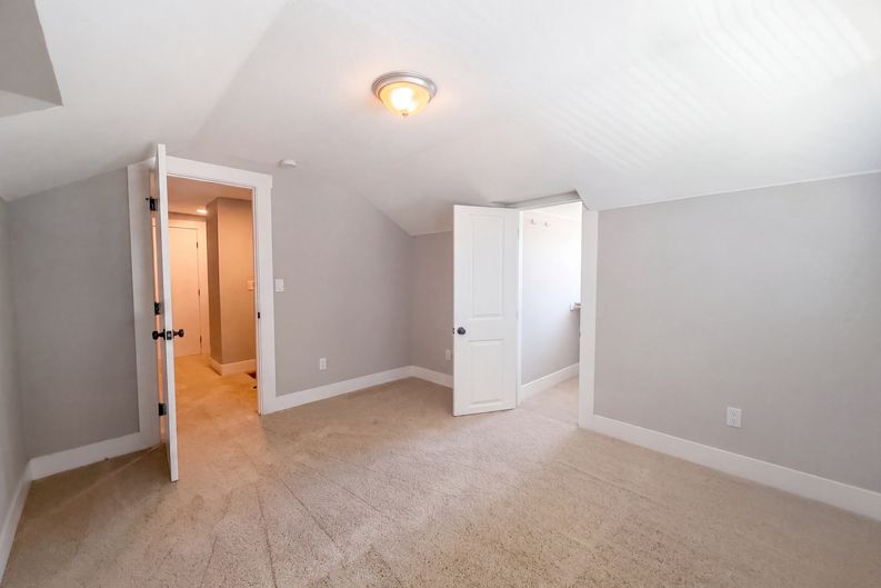 Photo 19 of 41 of 3210 San Jose Way, Sacramento, CA