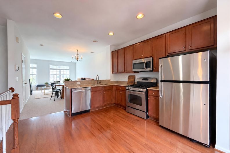 Photo 6 of 25 of 15613 John Diskin Cir, Woodbridge, VA