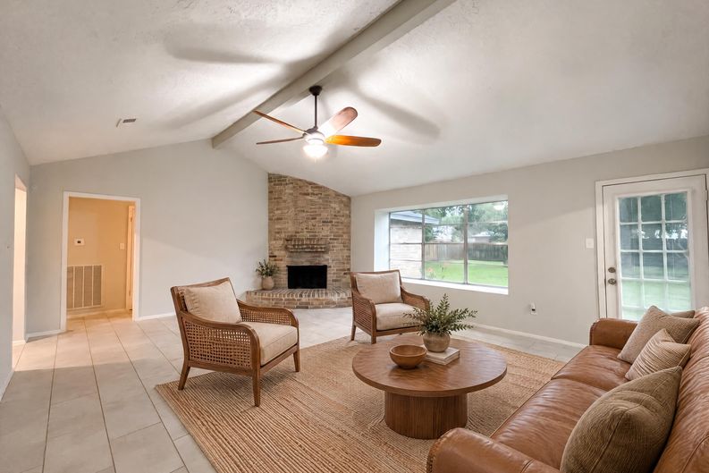 Photo 3 of 31 of 23110 Pennsgrove Rd, Spring, TX