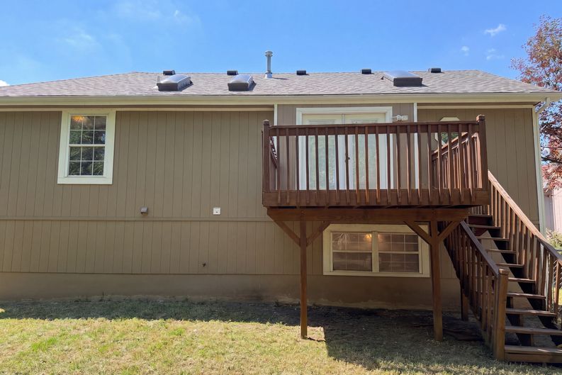 Photo 5 of 25 of 801 Courtland Ct, Belton, MO