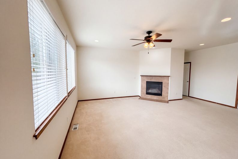 Photo 10 of 32 of 7629 NE 201st Pl, Kenmore, WA