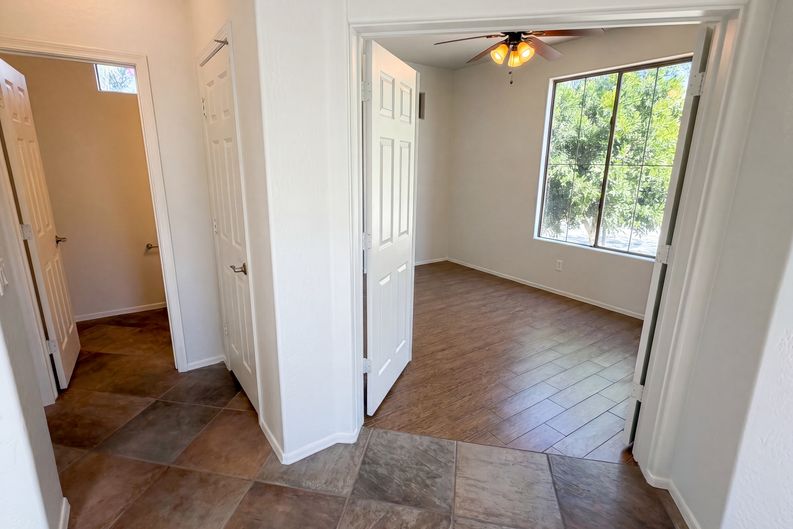Photo 7 of 40 of 2513 W Florentine Rd, Phoenix, AZ