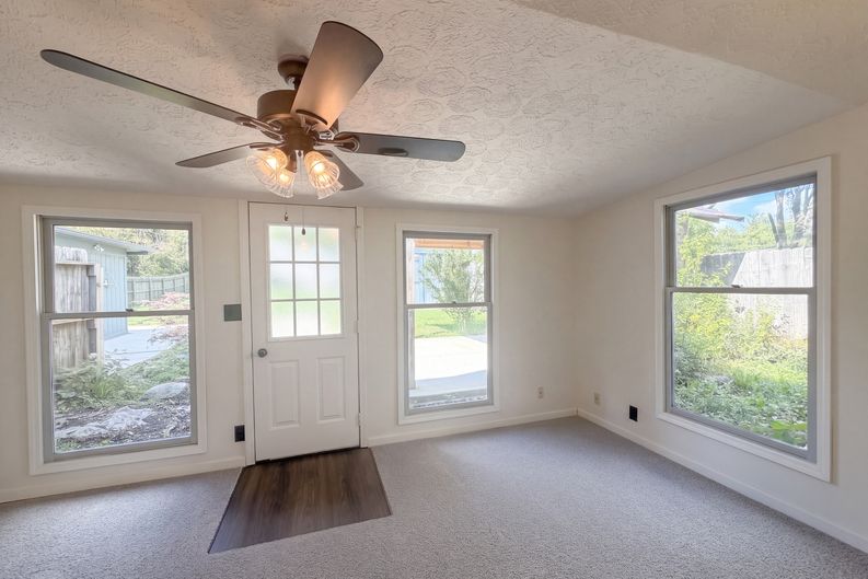 Photo 9 of 21 of 116 Valleyview Dr, Johnstown, OH