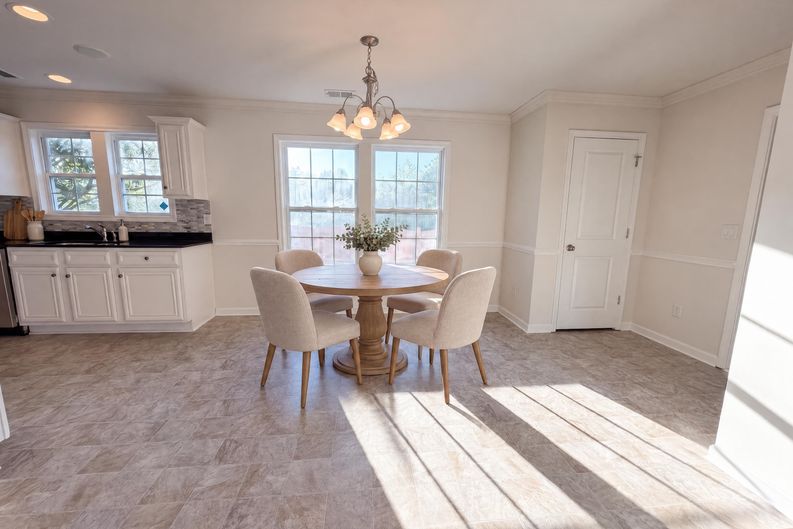 Photo 8 of 27 of 143 Deer Lake Dr, Columbia, SC