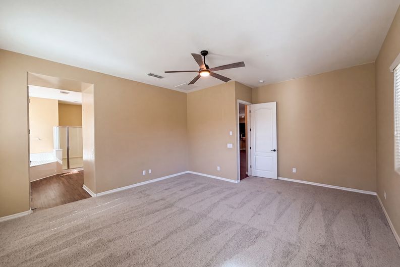 Photo 4 of 39 of 18136 W Devonshire Ave, Goodyear, AZ