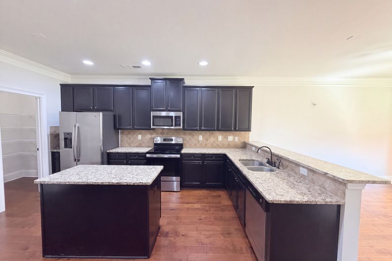 Photo 9 of 24 of 115 Birchwood Ct, Loganville, GA