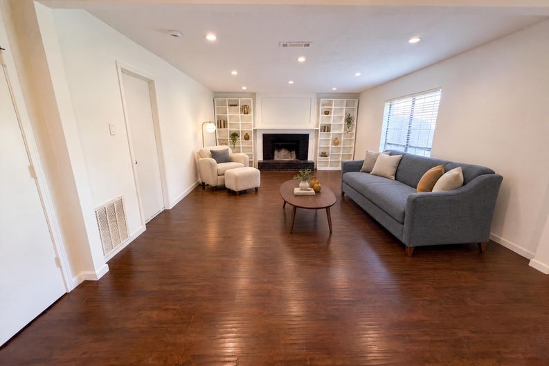 Photo 11 of 27 of 2226 Country Oaks Dr, Garland, TX