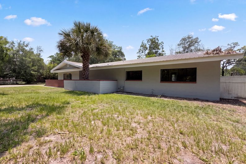 Photo 17 of 21 of 1605 Raiford Rd, Starke, FL