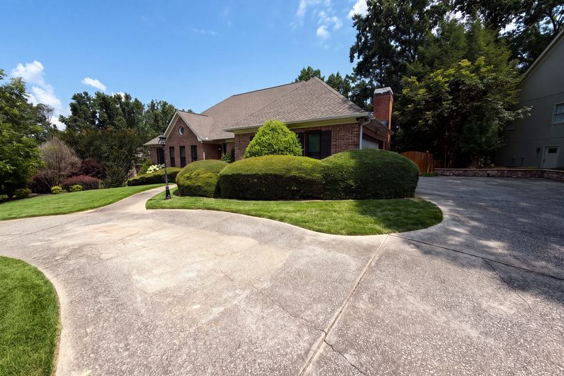 Photo 17 of 39 of 135 N Clublands Ct, Johns Creek, GA