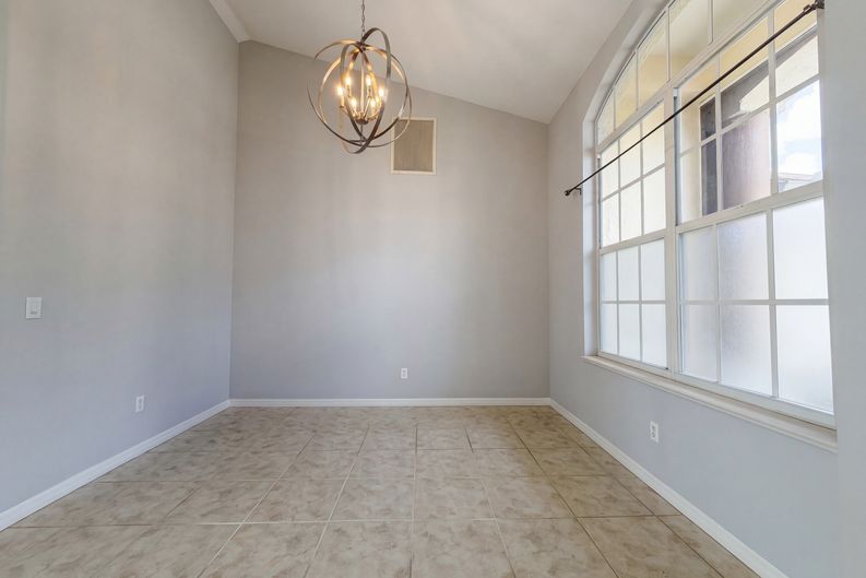 Photo 10 of 32 of 12567 SW Pembroke Cir N, Lake Suzy, FL