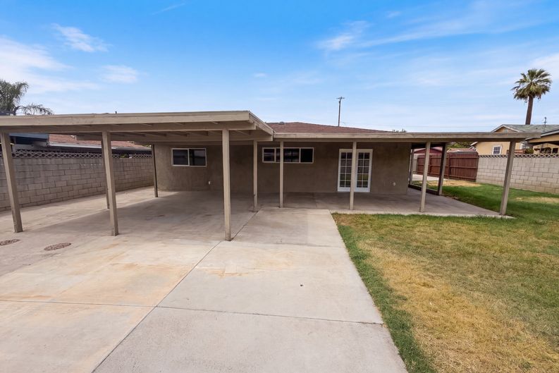 Photo 5 of 26 of 392 Cypress Ave, Colton, CA