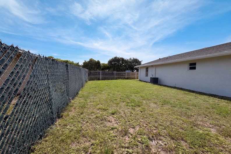Photo 17 of 20 of 1418 S K St, Lake Worth Beach, FL