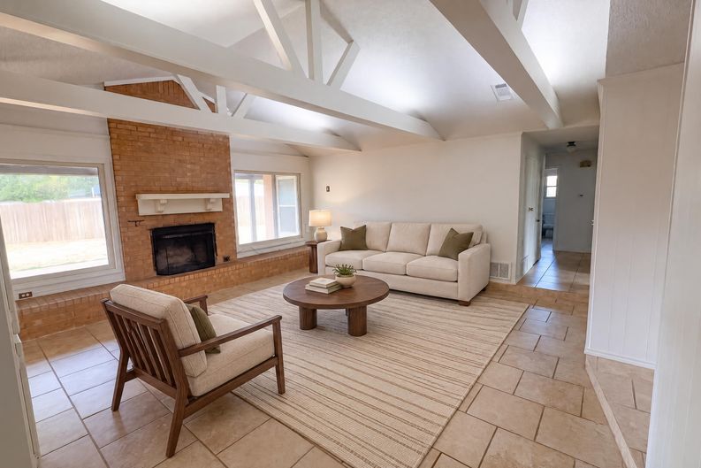 Photo 3 of 18 of 3707 110th St, Lubbock, TX