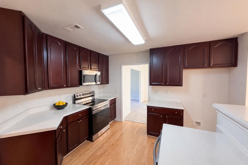 Photo 3 of 28 of 8902 Woodland Hills Rd, Charlotte, NC