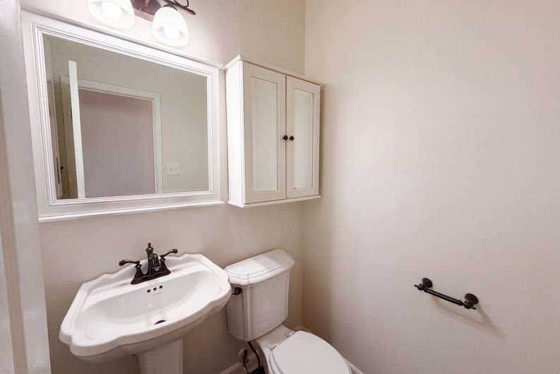 Photo 15 of 21 of 2405 Waterloo Ln, Mesquite, TX