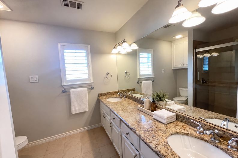 Photo 7 of 19 of 2400 Creekview Dr, Plano, TX