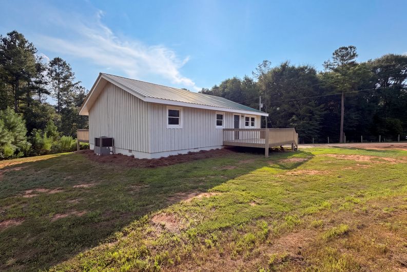 Photo 35 of 41 of 204 Jim Grizzle Rd, Royston, GA