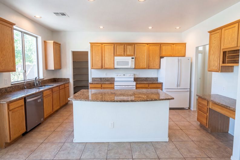 Photo 11 of 36 of 9029 W Yukon Dr, Peoria, AZ