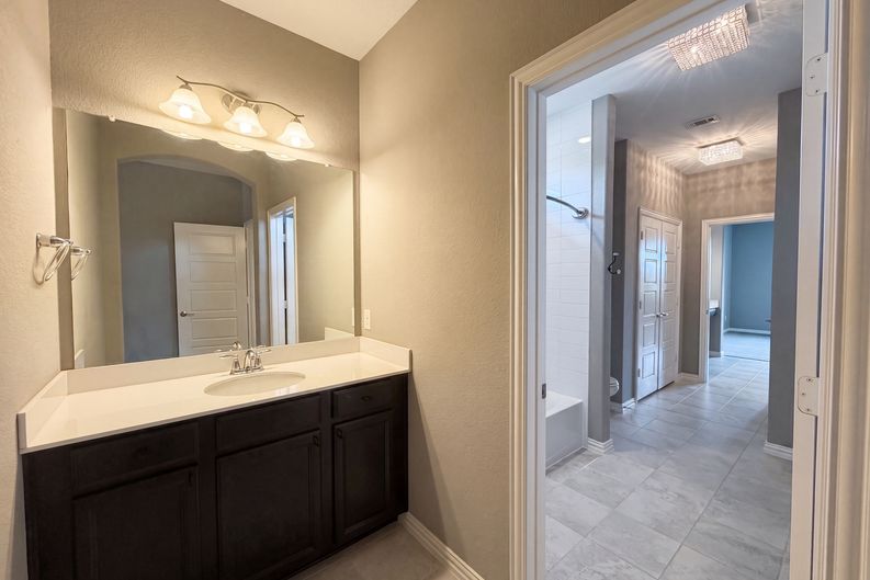 Photo 13 of 42 of 7221 Durand Dr, Irving, TX