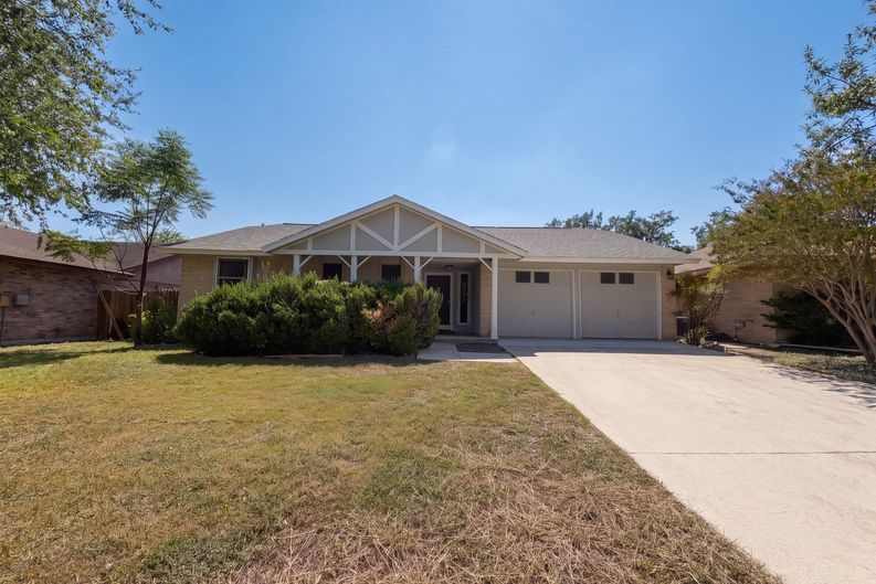 Photo 14 of 16 of 414 Jeanette Dr, Converse, TX