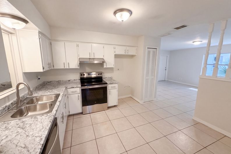 Photo 6 of 31 of 208 Robin Rd, Altamonte Springs, FL