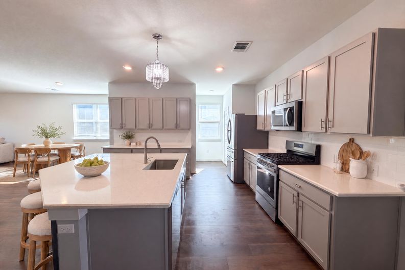 Photo 6 of 22 of 204 Florenz Ln, Georgetown, TX
