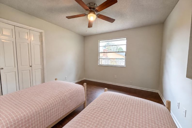 Photo 11 of 22 of 606 Gulfstream Trl S, Orange Park, FL