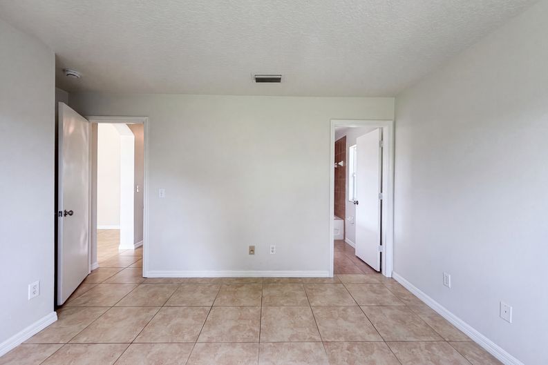 Photo 10 of 22 of 13236 Pike Lake Dr, Riverview, FL