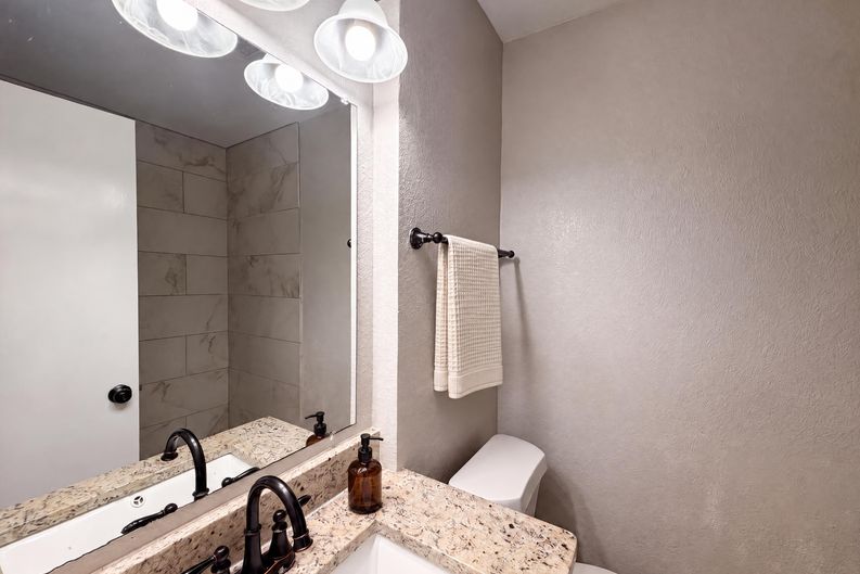 Photo 8 of 17 of 922 Meadowdale Cir, Garland, TX