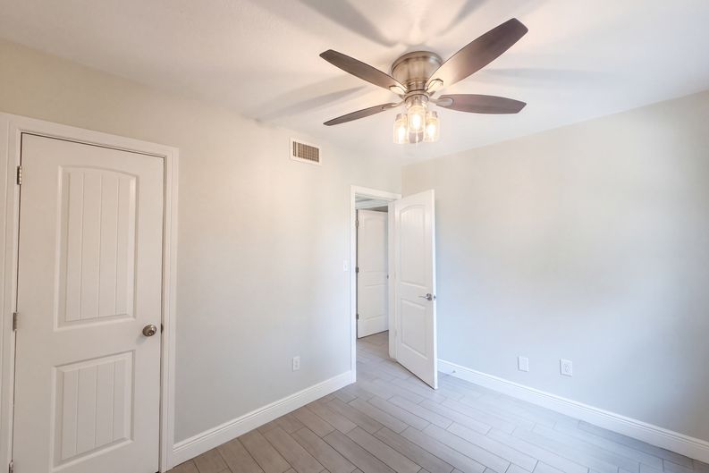 Photo 10 of 21 of 1610 Stevensons Dr, Clearwater, FL