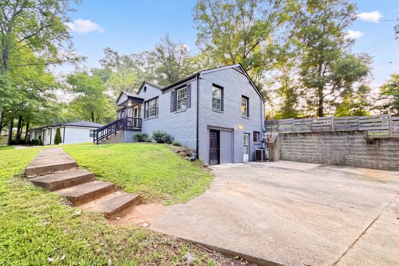 Photo 17 of 22 of 1223 Beverly Hills Dr, Clarksville, TN