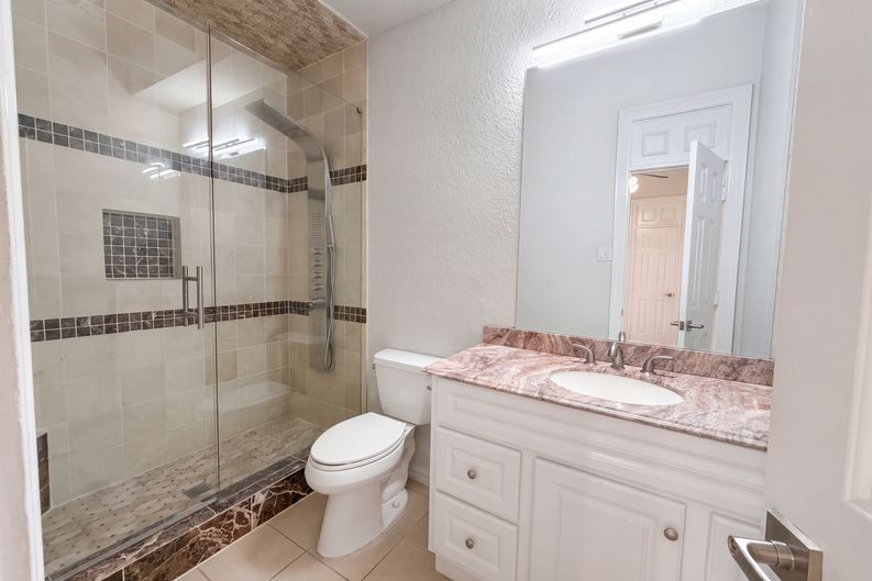 Photo 18 of 28 of 2405 Castle Rock Rd, Arlington, TX