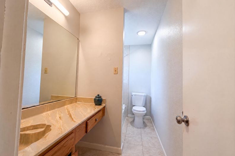 Photo 16 of 19 of 2831 Red Oak Dr, Grand Prairie, TX