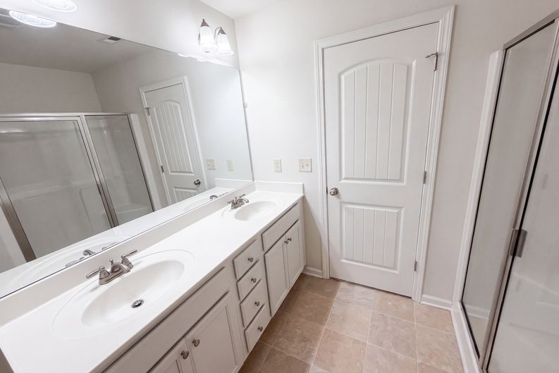 Photo 28 of 41 of 821 Walnut Woods Dr, Braselton, GA