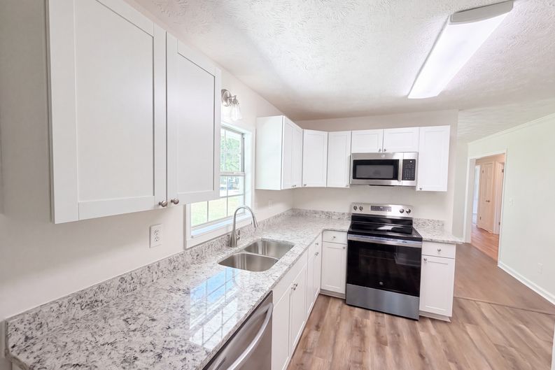 Photo 8 of 17 of 467 Oak Way, Lawrenceville, GA