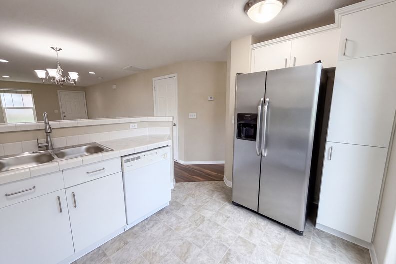Photo 8 of 18 of 571 SW 207th Ave, Beaverton, OR