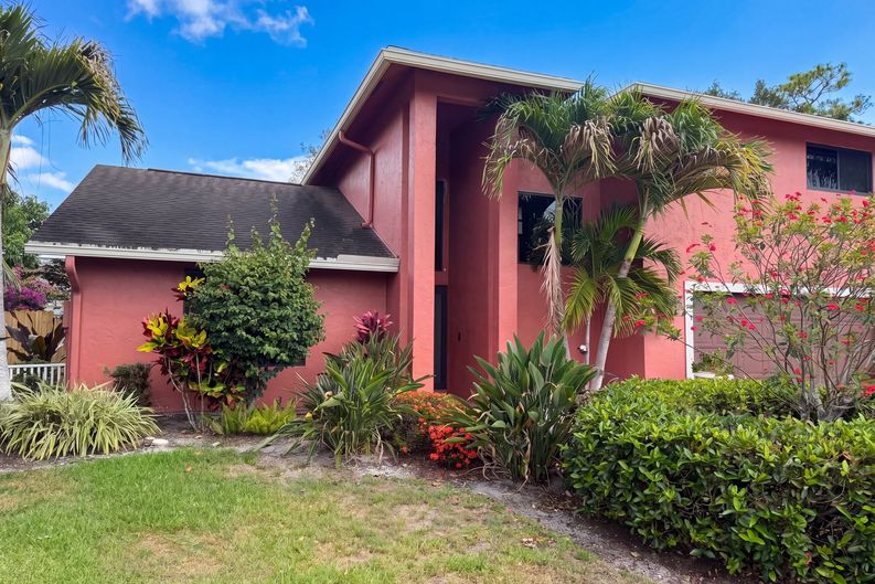 Photo 26 of 47 of 118 Waterway Rd, Royal Palm Beach, FL