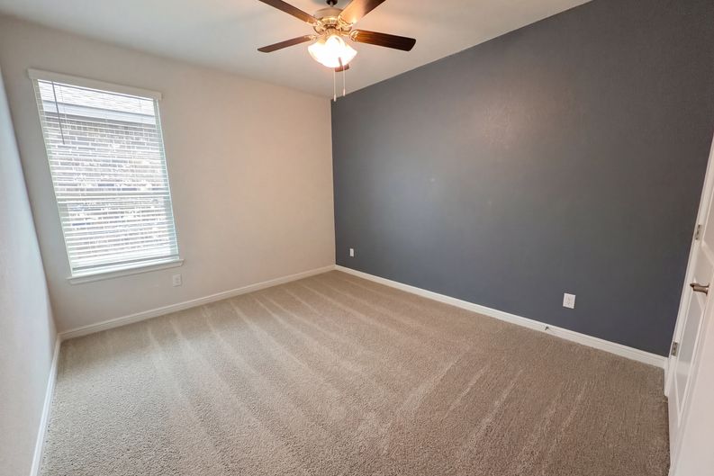 Photo 14 of 16 of 2520 Allview Ln, Red Oak, TX