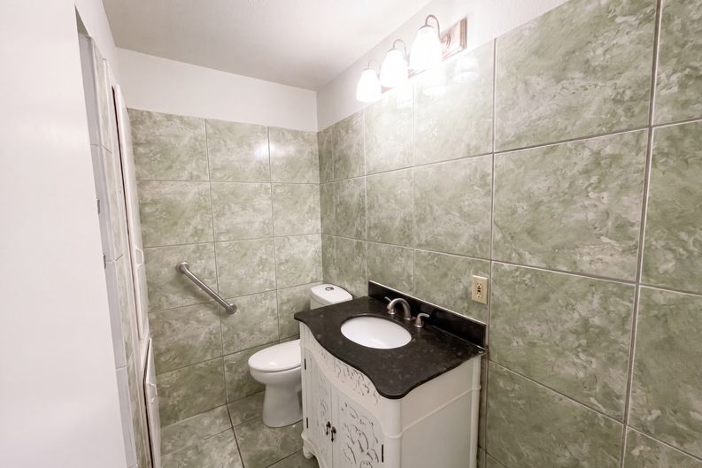 Photo 16 of 22 of 222 Colebrook Dr, San Antonio, TX