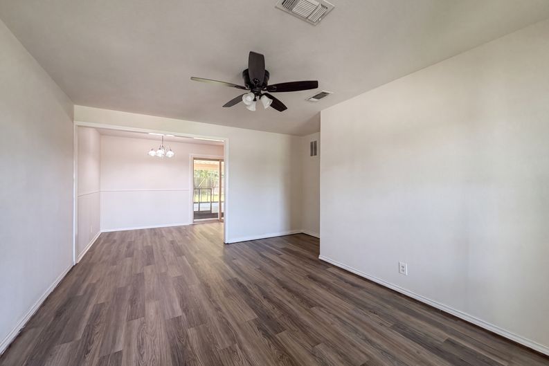 Photo 3 of 21 of 2549 Steven Dr, Denison, TX