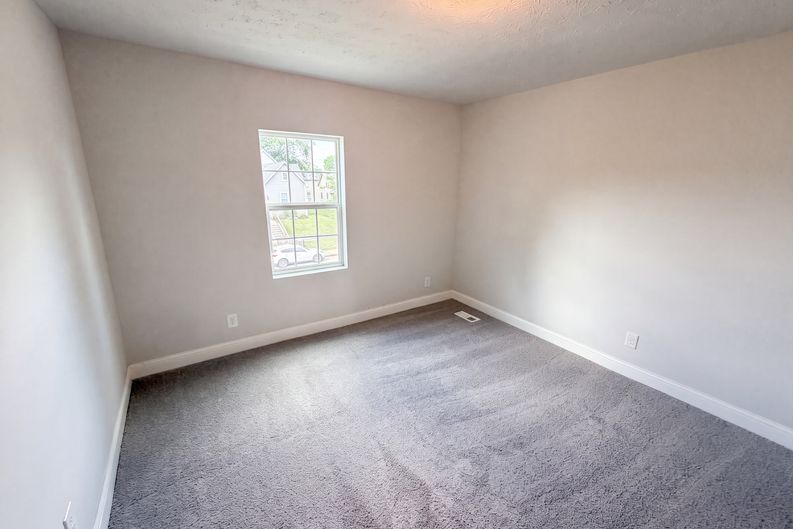 Photo 11 of 21 of 2615 Boulevard Pl, Indianapolis, IN