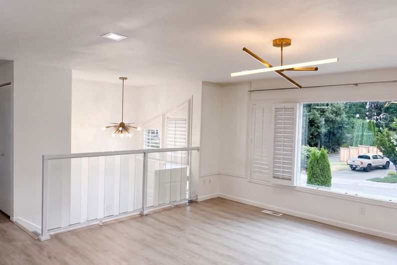 Photo 9 of 29 of 9232 NE 139th St, Kirkland, WA