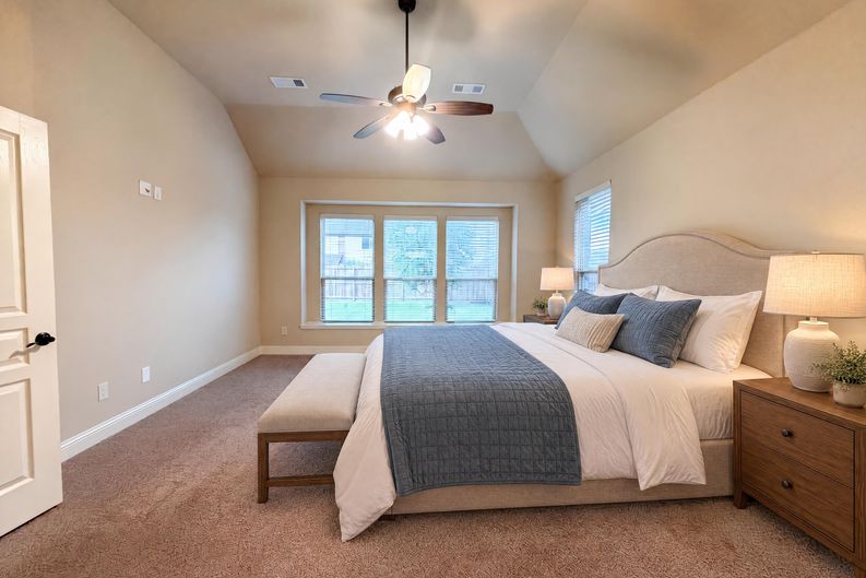 Photo 9 of 34 of 725 Lyndhurst Dr, Anna, TX