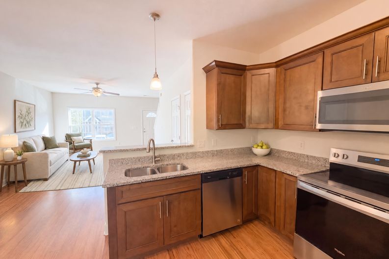 Photo 7 of 22 of 2043 Pinecrest Dr, Nashville, TN