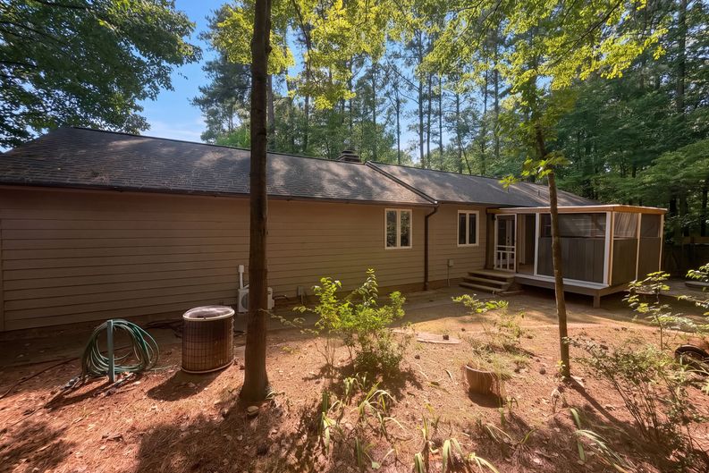 Photo 5 of 14 of 6908 Laurdane Rd, Raleigh, NC
