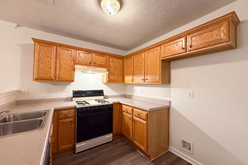 Photo 13 of 18 of 10543 Crabtree Dr, Jonesboro, GA
